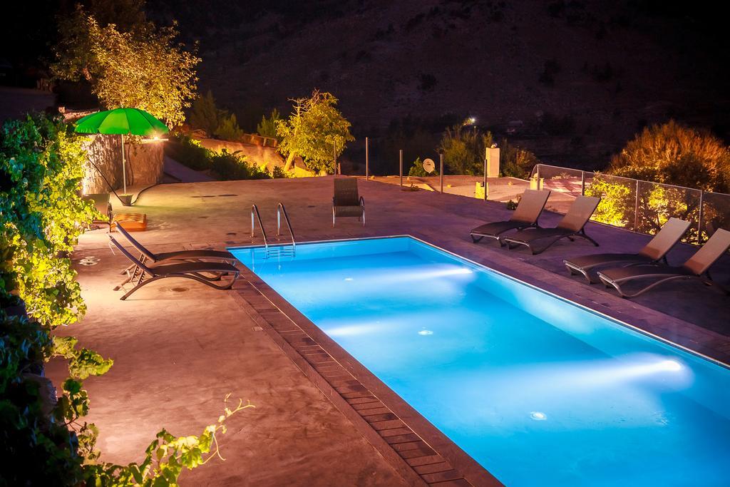 Pezoulia Aparthotel Selakano Стая снимка
